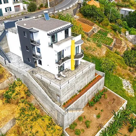 Vista Magnífica I By Madeira