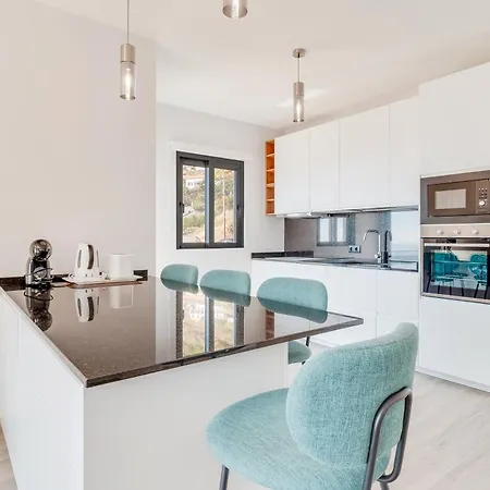 Vista Magnifica I By Madeira