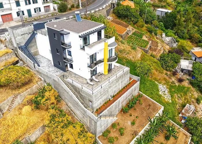 Vista Magnifica I By Madeira